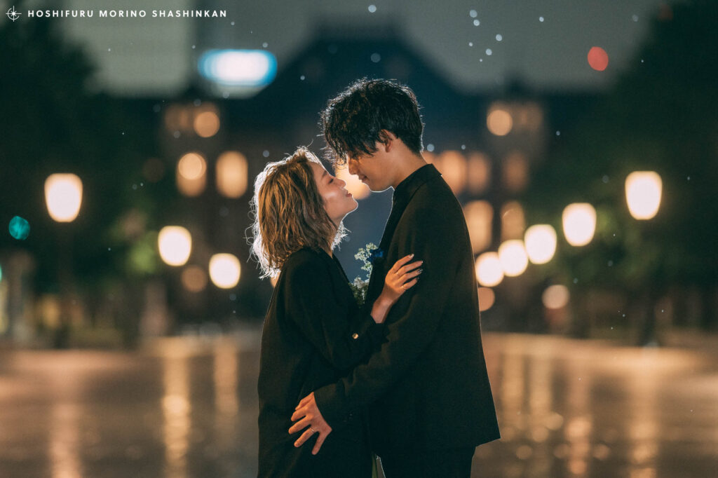 東京駅を背景にした雨の中の結婚式前撮り・ウェディングフォト