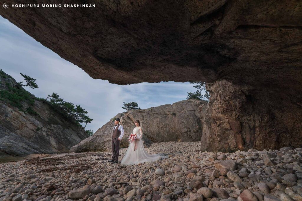 城原海岸での結婚式前撮り　大きな岩