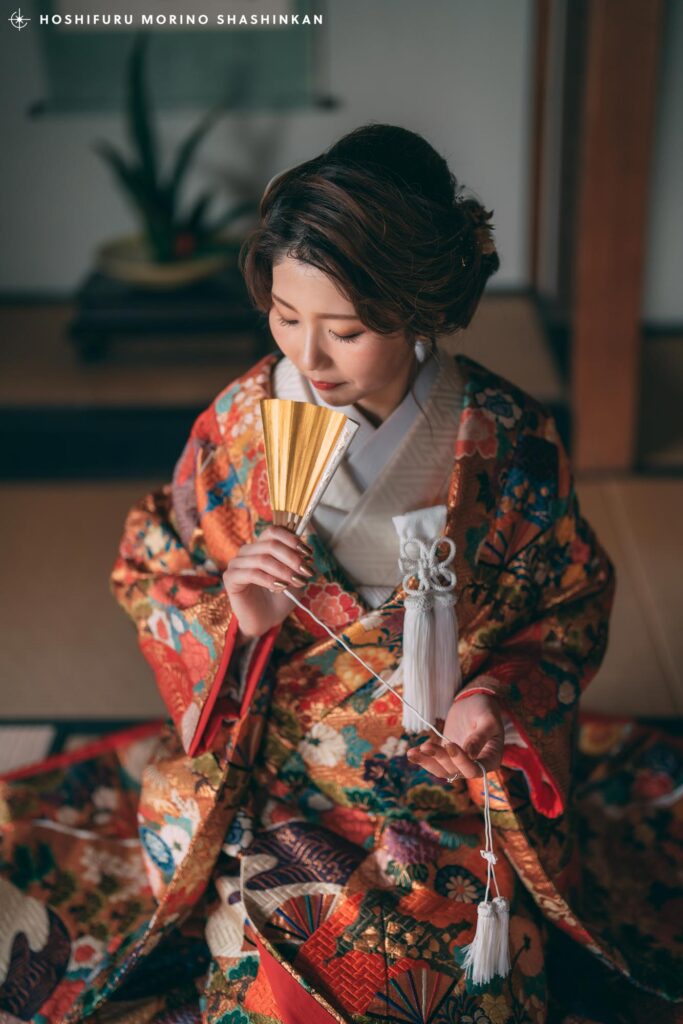 扇子を持った花嫁