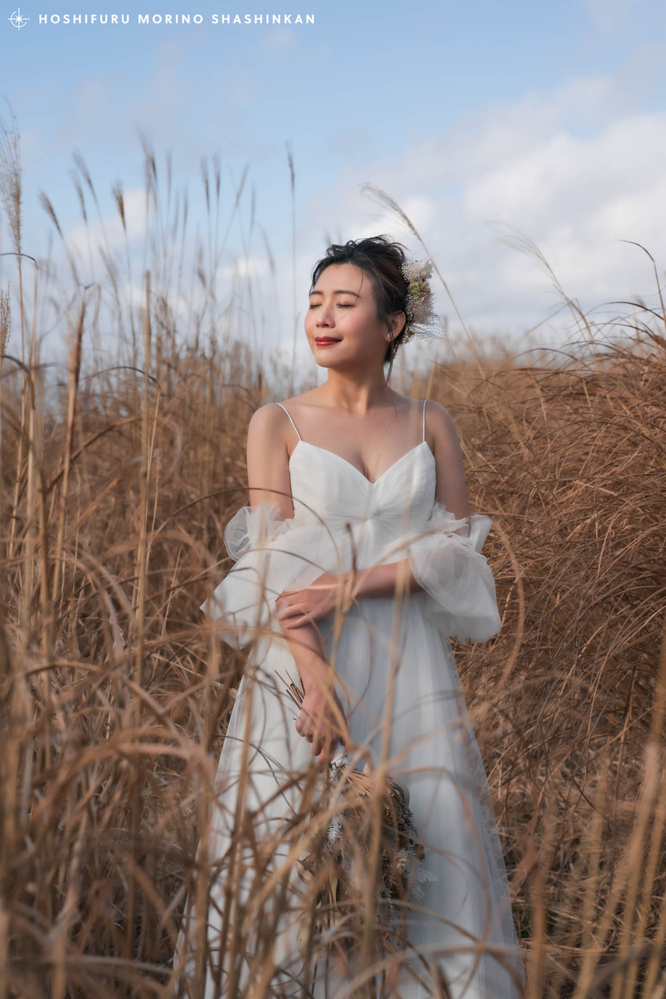 花嫁とススキ