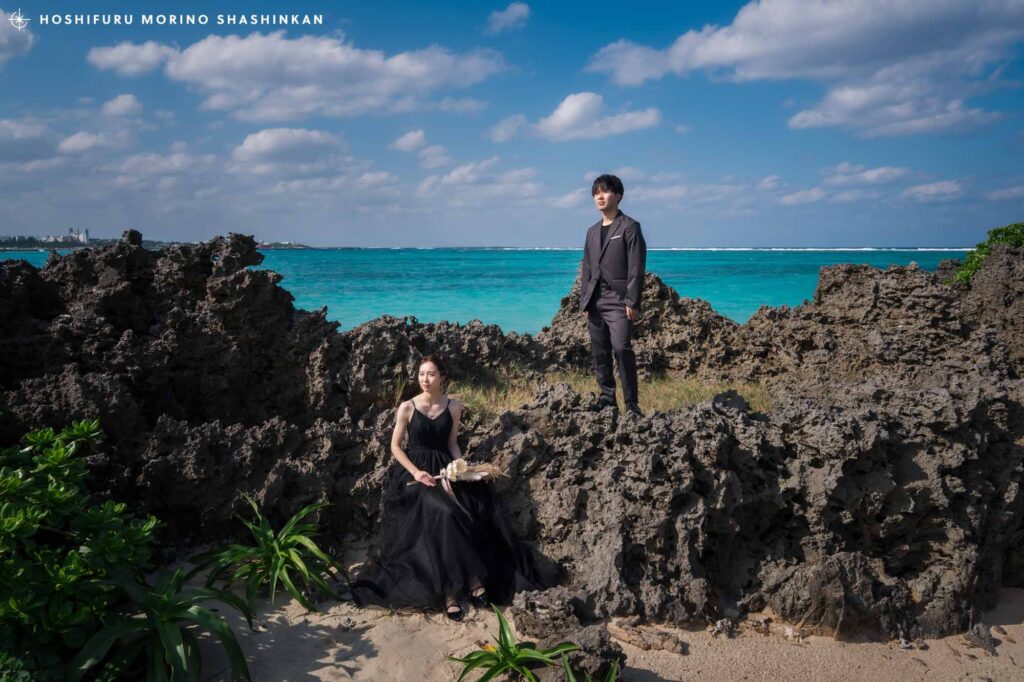 与論ブルーと岩場を背景に撮れる隠れスポット