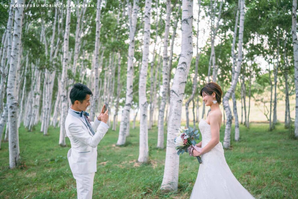 モエレ沼公園の白樺を背景にしたウェディングフォト