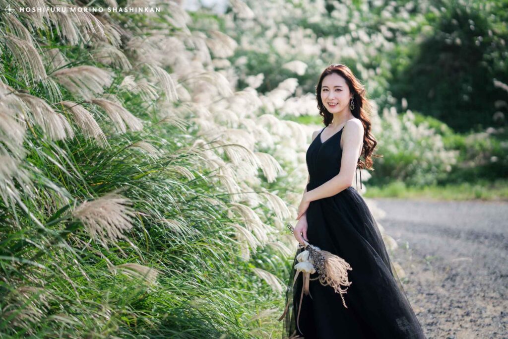 ススキとのウェディングフォト