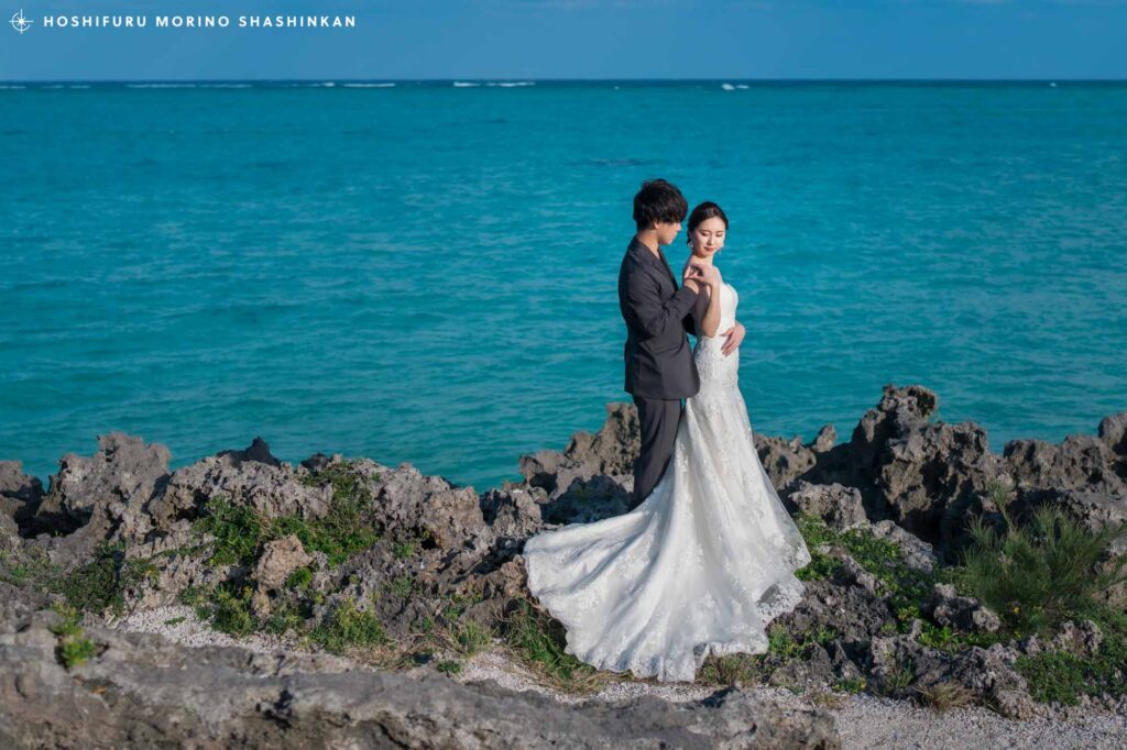 与論島で叶えるウェディングフォト｜絶景を背景にした一生飾れる与論島の結婚式前撮り