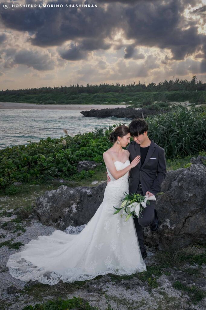 与論島の秘密のスポットで撮影したウェディングフォト