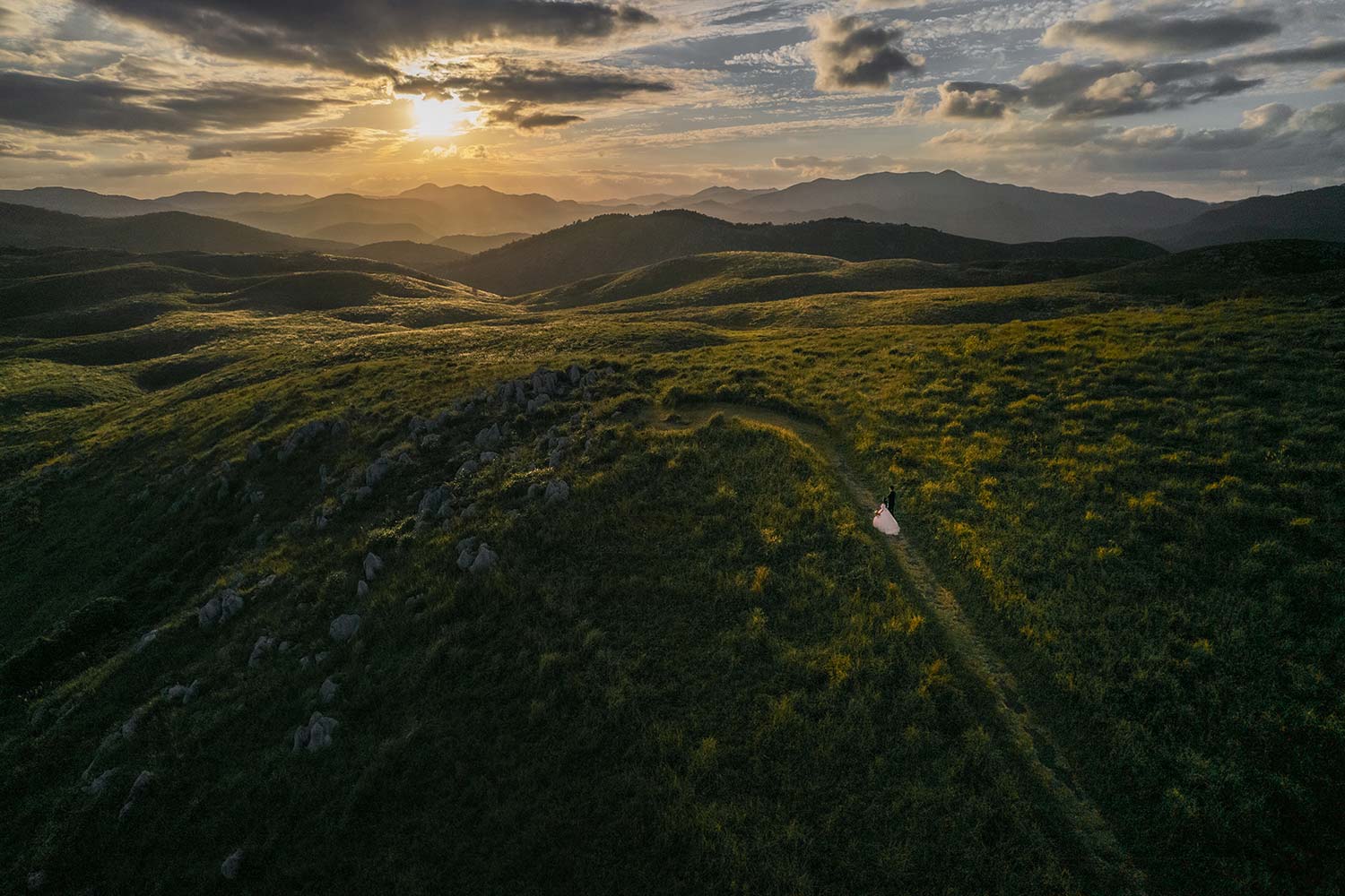 秋吉台での結婚式前撮りの実績